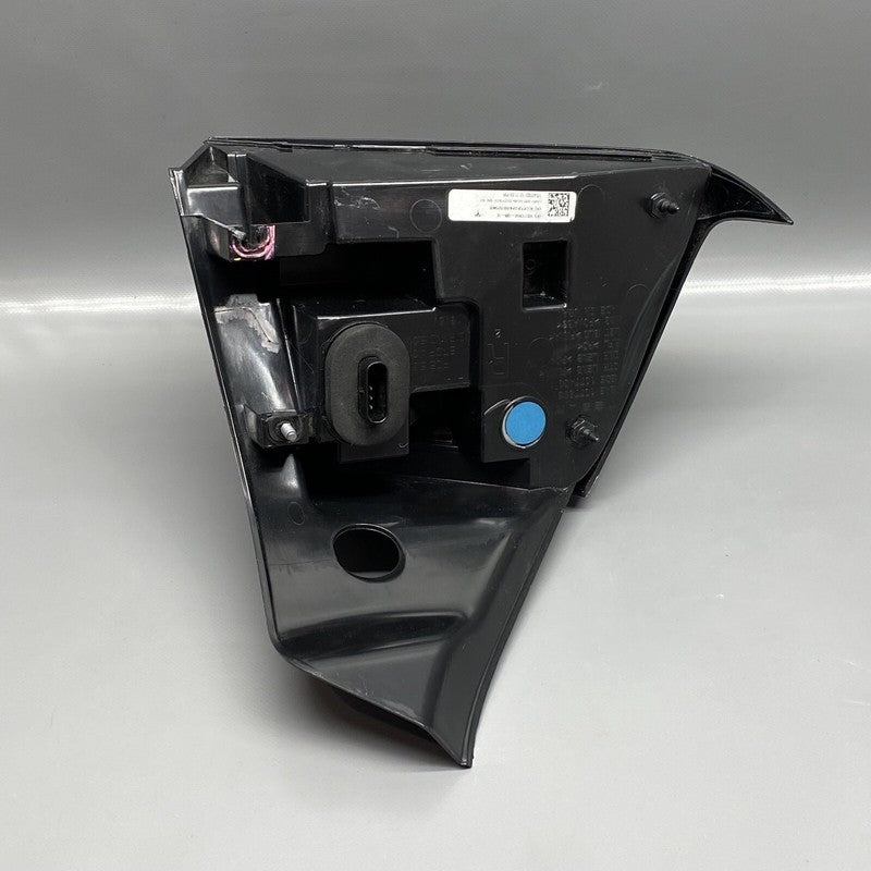 TESLA MODEL 3 TAIL LIGHT RIGHT PASSENGER 1077398-00-H 2017 18 2019 202