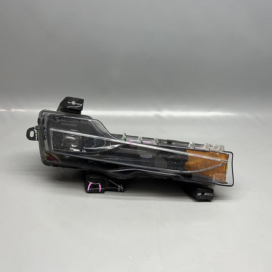 1077392-00-C TESLA MODEL 3 FOG LIGHT RIGHT PASSENGER 2019 20 21 2022 3 PIN OEM 1077392-00-C