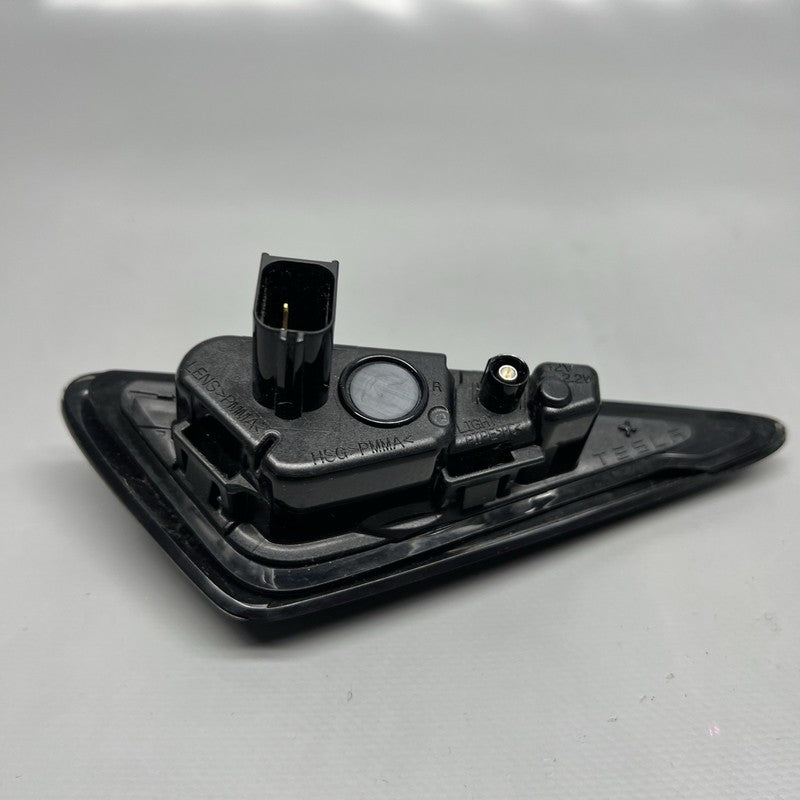 1495865-20-D TESLA MODEL 3 Y FENDER CAMERA MARKER RIGHT 2018 2019 2020 2021 2022 OEM