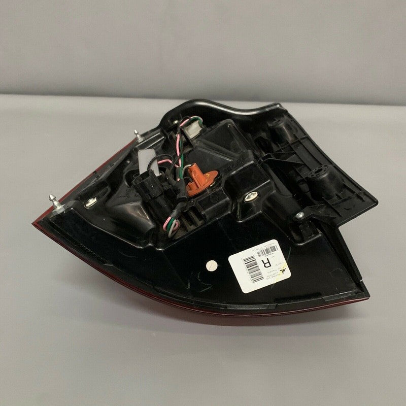 92402-1U500 KIA SORENTO TAIL LIGHT RIGHT PASSENGER 92402-1U500 2014 2015 OEM