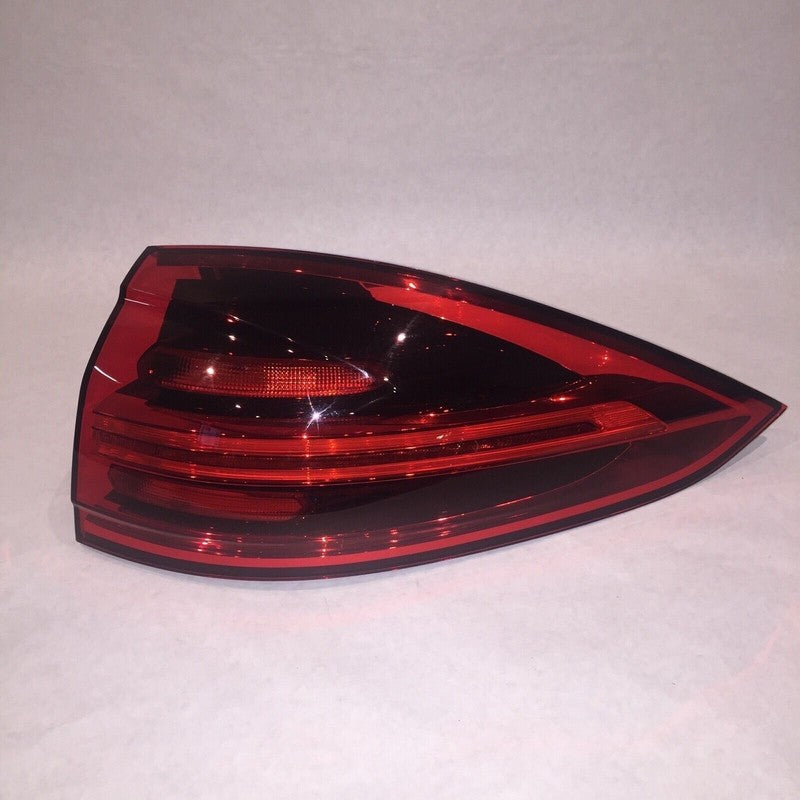 PORSCHE CAYENNE RIGHT PASSENGER SIDE TAIL LIGHT 2015 2016 OEM 7P594520