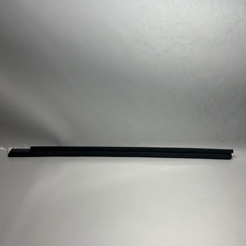 1038394-00-A TESLA MODEL S DOOR WINDOW MOLDING RIGHT REAR 2012-2020 OEM 1038394-00-A