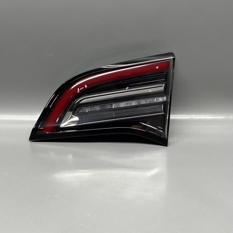 TESLA MODEL 3 TAIL LIGHT TRUNK RIGHT PASSENGER 1077402-00-E 2017 18 19