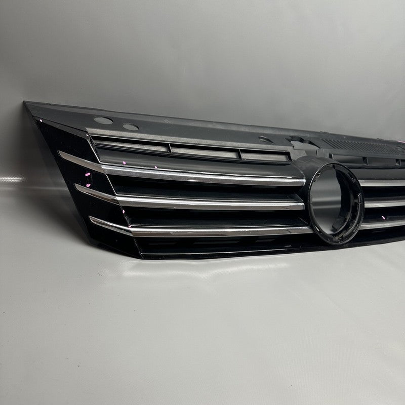 561853653A VOLKSWAGEN PASSAT GRILLE 2016 2017 2018 OEM 561853653A