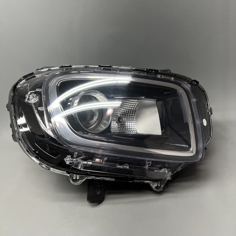 92102-K2070 HYUNDAI VENUE HEADLIGHT RIGHT PASSENGER 2020 2021 2022 2023 2024 HALOGEN 