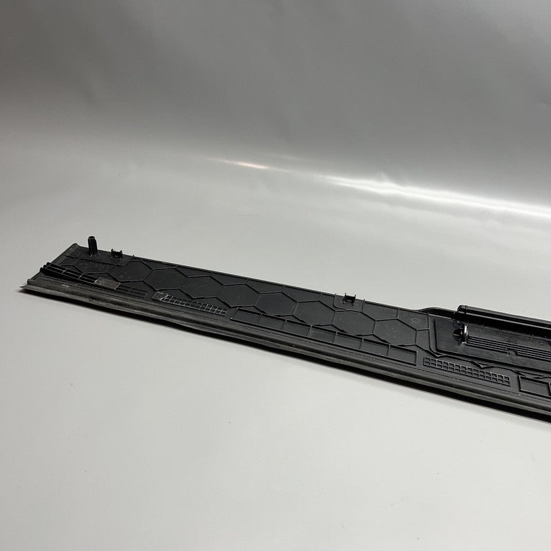 1741538-00-C TESLA CYBERTRUCK BEDSIDE SAIL APPLIQUE LEFT 2023 2024 OEM 1741538-00-C