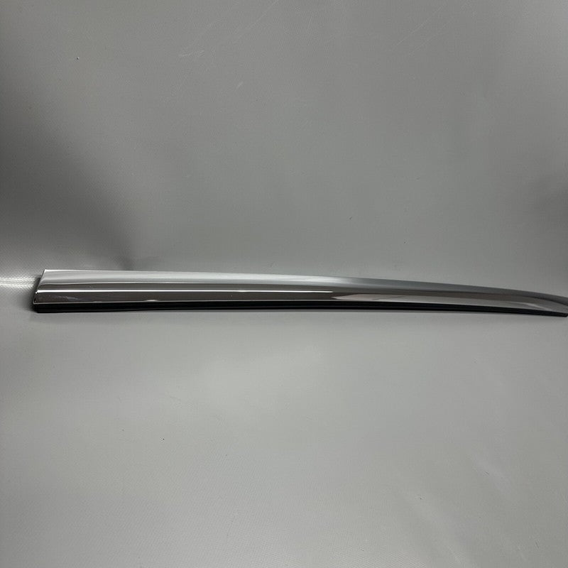 1038393-00-A TESLA MODEL S DOOR WINDOW MOLDING LEFT FRONT 2012-2021 OEM 1038393-00-A