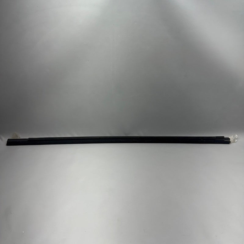 1032166-88-D TESLA MODEL X DOOR BELT MOLDING RIGHT FRONT 2016 2017 2018 2019 2020 OEM 