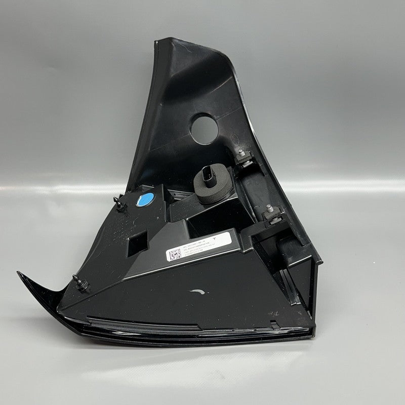 1077398-00-H TESLA MODEL 3 TAIL LIGHT RIGHT 2017 2018 2019 2020 2021 1077398-00-H OEM