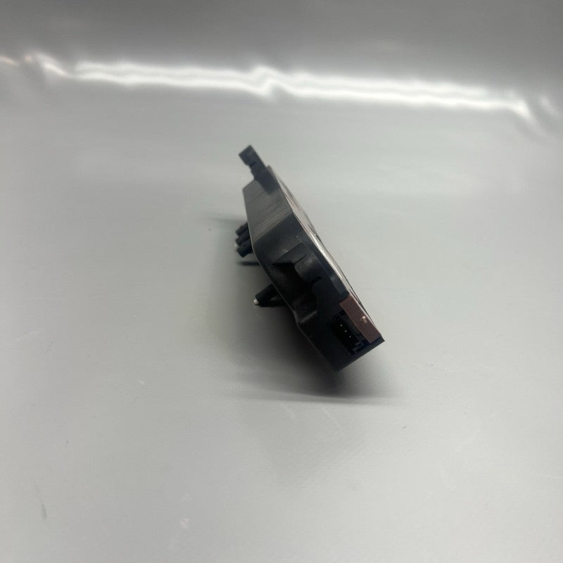 1786322-00-B TESLA MODEL Y SEAT SWITCH RIGHT FRONT 2025 1786322-00-B