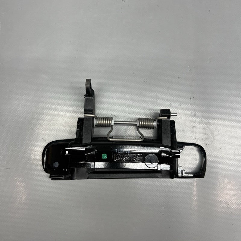 420837207A AUDI R8 EXTERIOR DOOR HANLE LEFT FRONT 2008-2012 2013 2014 2015 OEM 420837207A