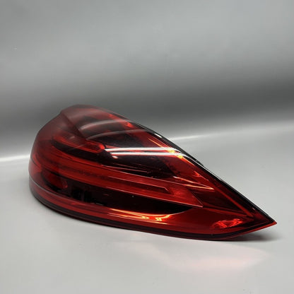 7P5945208R PORSCHE CAYENNE TAIL LIGHT RIGHT PASSENGER 2015 2016 2017 LED OEM 7P5945208R