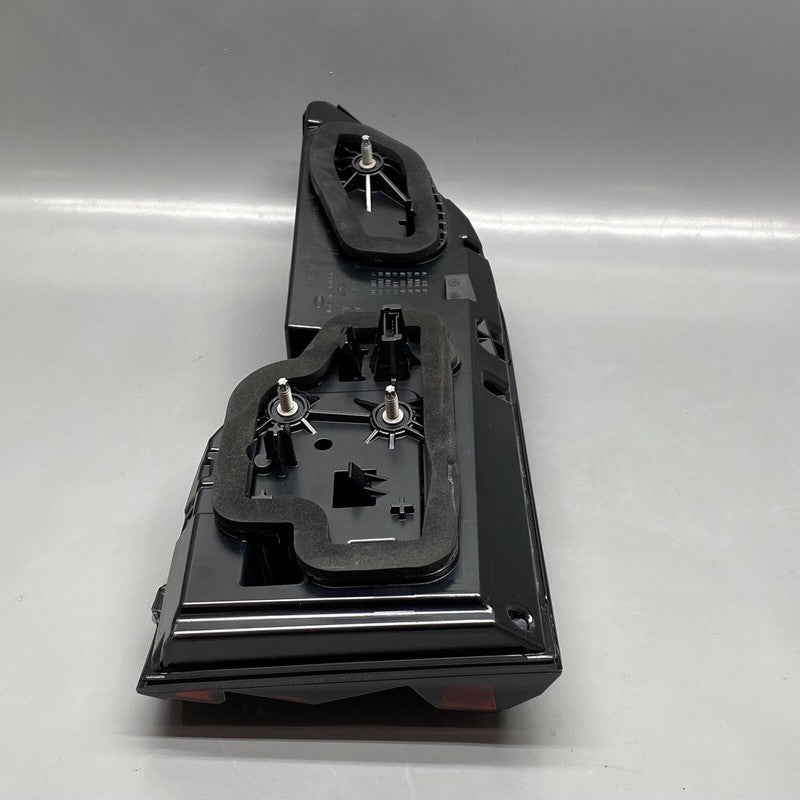 X7 BMW X7 TAIL LIGHT RIGHT INNER 2022 2023 OEM