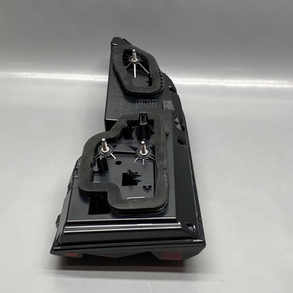 X7 BMW X7 TAIL LIGHT RIGHT INNER 2022 2023 OEM