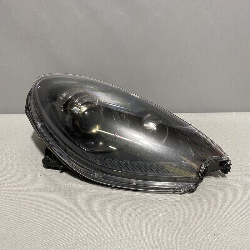 PORSCHE MACAN GTS HEADLIGHT RIGHT SIDE BI-XENON OEM 95B941032DB 2015 2