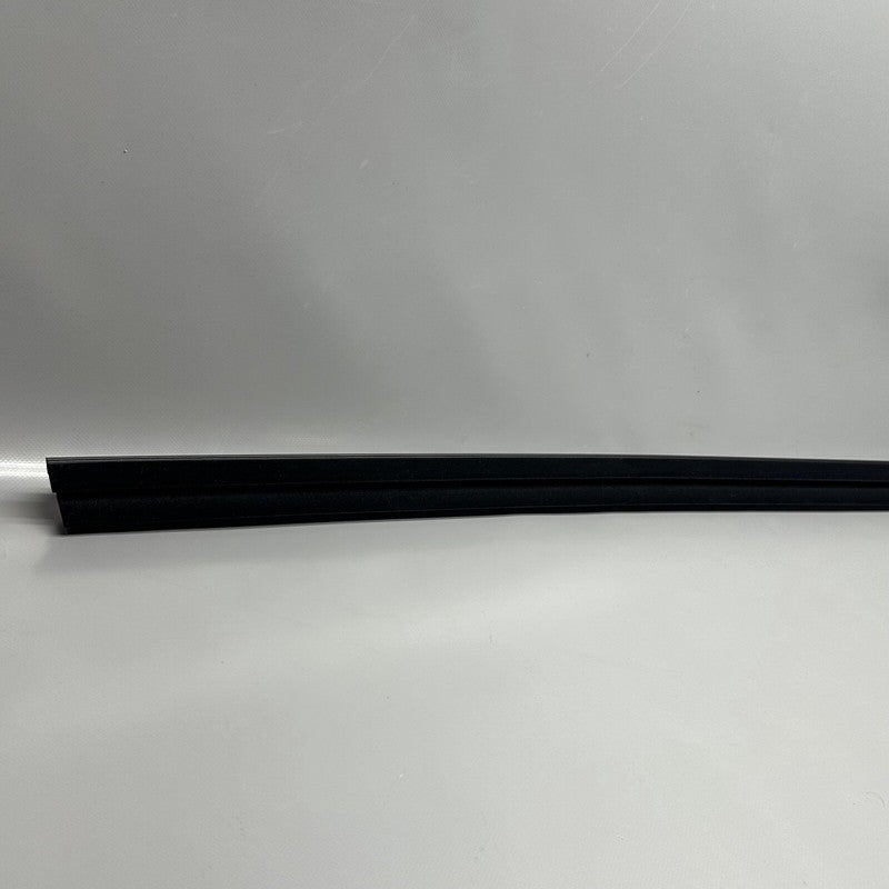 1095786-00-C TESLA MODEL S DOOR WINDOW MOLDING LEFT FRONT 2012-2020 OEM 1095786