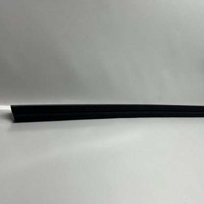 1095786-00-C TESLA MODEL S DOOR WINDOW MOLDING LEFT FRONT 2012-2020 OEM 1095786