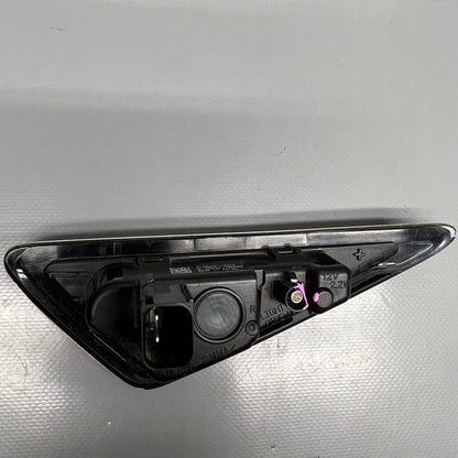 1642011-00-A TESLA MODEL Y FENDER CAMERA MARKER RIGHT 2020 2021 2022 2023 OEM 1642011-00-A