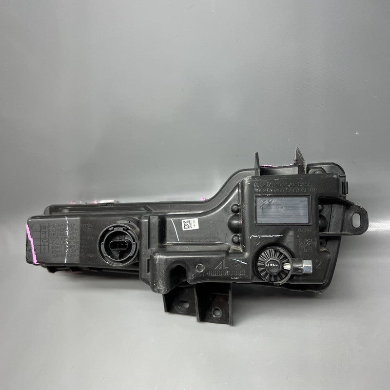 1077392-00-F TESLA MODEL 3 FOG LIGHT RIGHT PASSENGER 2017 2018 2019 2020 2021 2022 OEM 3 PIN