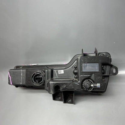 1077392-00-F TESLA MODEL 3 FOG LIGHT RIGHT PASSENGER 2017 2018 2019 2020 2021 2022 OEM 3 PIN