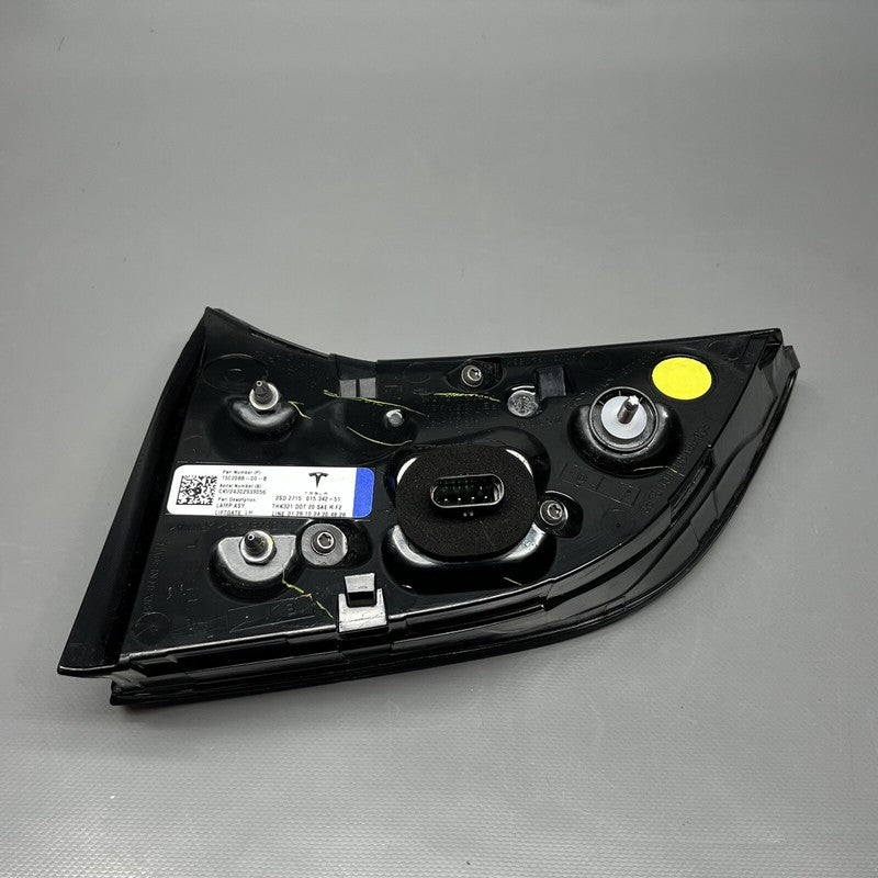 1502088-00-B TESLA MODEL Y TAIL LIGHT TRUNK LEFT DRIVER 2020 21 22 23 2024 1502088-00-B