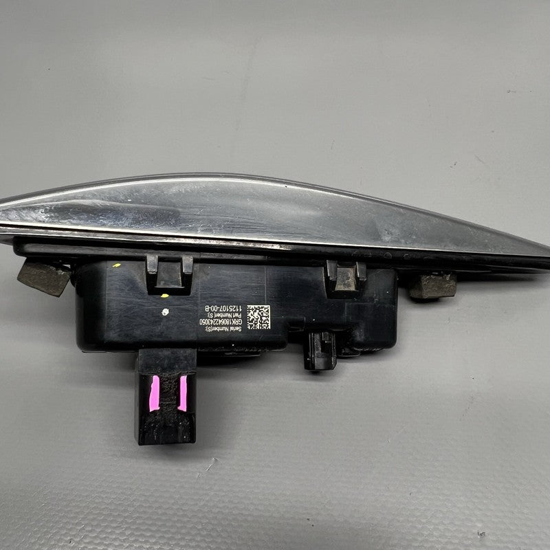 1125107-00-B TESLA MODEL 3 FENDER CAMERA MARKER RIGHT 2017 2018 2019 2020 2021 1125107-00-B