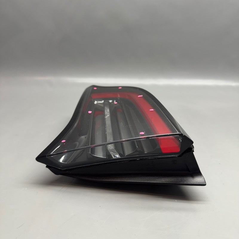 TESLA MODEL Y TAIL LIGHT RIGHT PASSENGER 2020 2021 2022 2023 2024 OEM
