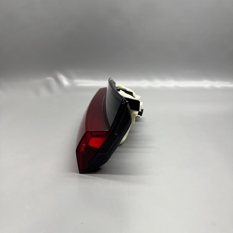 BMW X4 TAIL LIGHT TRUNK  RIGHT PASSENGER 2019 2020 2021 OEM 8743380004