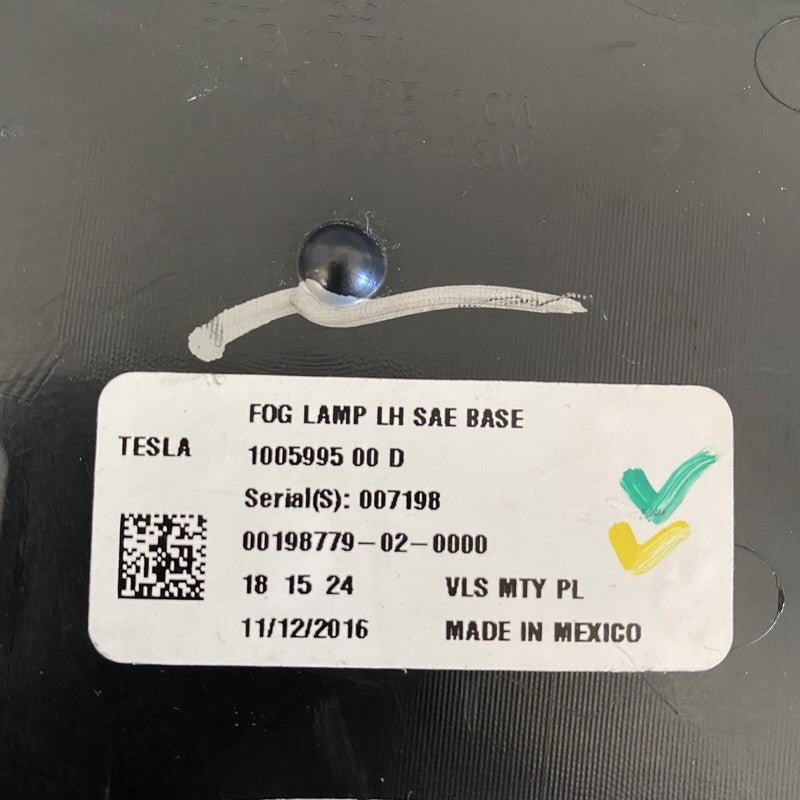 1005995-00-D TESLA MODEL S FOG LIGHT LEFT DRIVER SIDE 1005995-00-D 2015 2016 2017 OEM