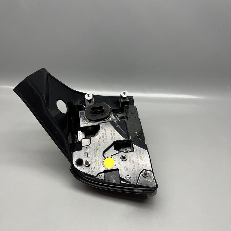 1502087-00-D TESLA MODEL Y TAIL LIGHT RIGHT PASSENGER 2020 2021 2022 2023 LED 4 PIN OEM