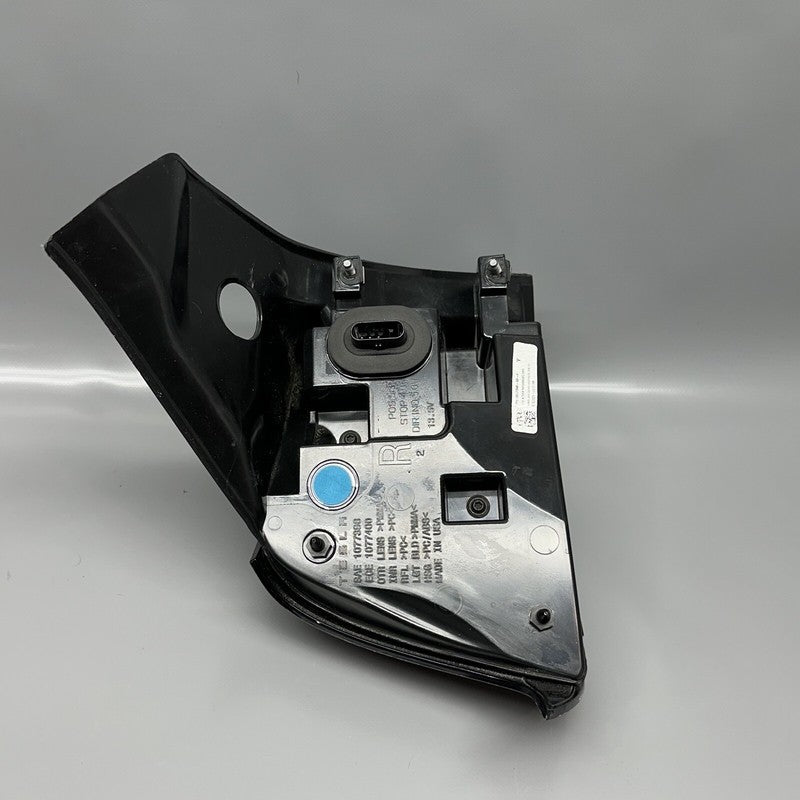 TESLA MODEL 3 TAIL LIGHT RIGHT 2017 2018 2019 2020 2021 1077398-00-H O