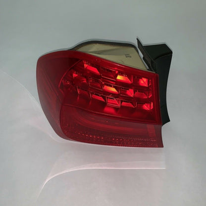 21830102 BMW 328 335 TAIL LIGHT LEFT DRIVER 21830102 LED SEDAN 2009 2010 2011 0EM
