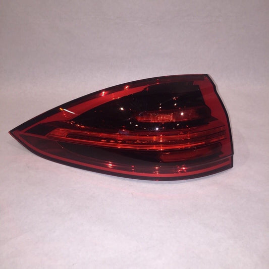 7P5945207H PORSCHE CAYENNE TAIL LIGHT LEFT DRIVER 7P5945207H 2015 2016 OEM 