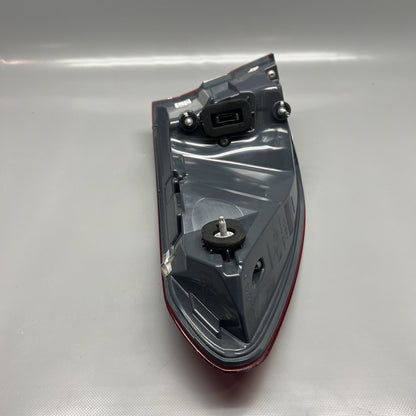 7376488 BMW 640 GT GRAN TURISMO TAIL LIGHT RIGHT PASSENGER 2018 2019 OEM 7376488