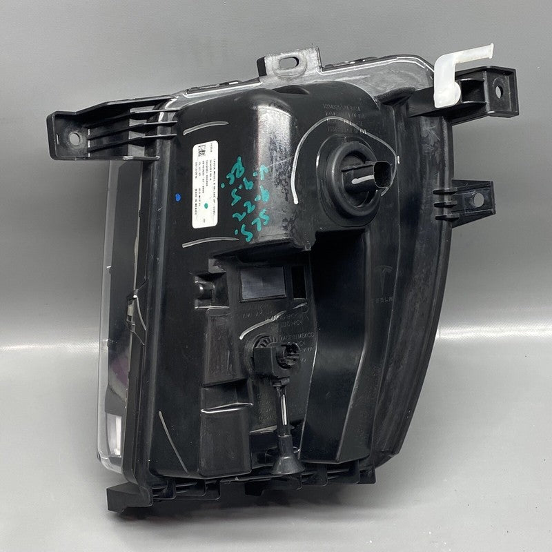 1034327-00-C TESLA MODEL X FOG LIGHT RIGHT PASSENGER 2016 2017 2018 2019 2020 1034327-00-C