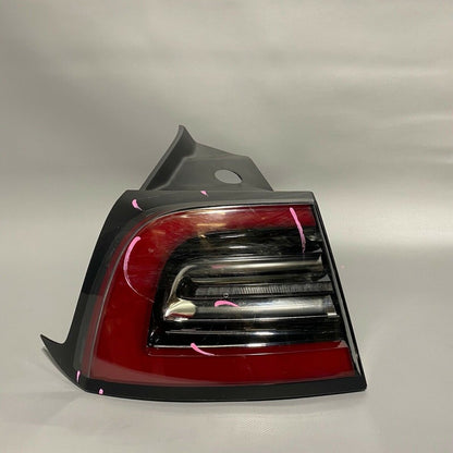 1077397-00-G TESLA MODEL 3 TAIL LIGHT LEFT DRIVER 1077397-00-G 2017 2018 2019 2020 LED OEM