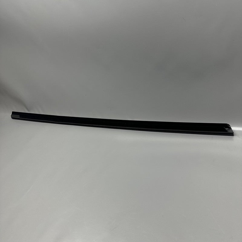 1080681-01-1 TESLA MODEL 3 DOOR WINDOW MOLDING LEFT FRONT 2017 18 19 20 21 2022 1080681-01-1