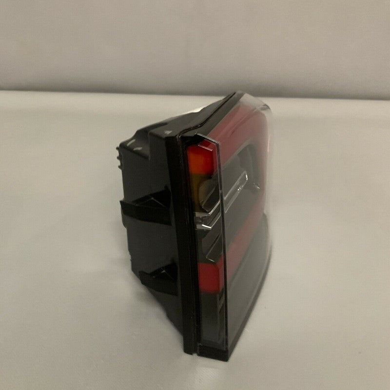 1034333-00-A TESLA MODEL X TAIL LIGHT RIGHT PASSENGER SIDE 2016 2017 2018 2019 OEM