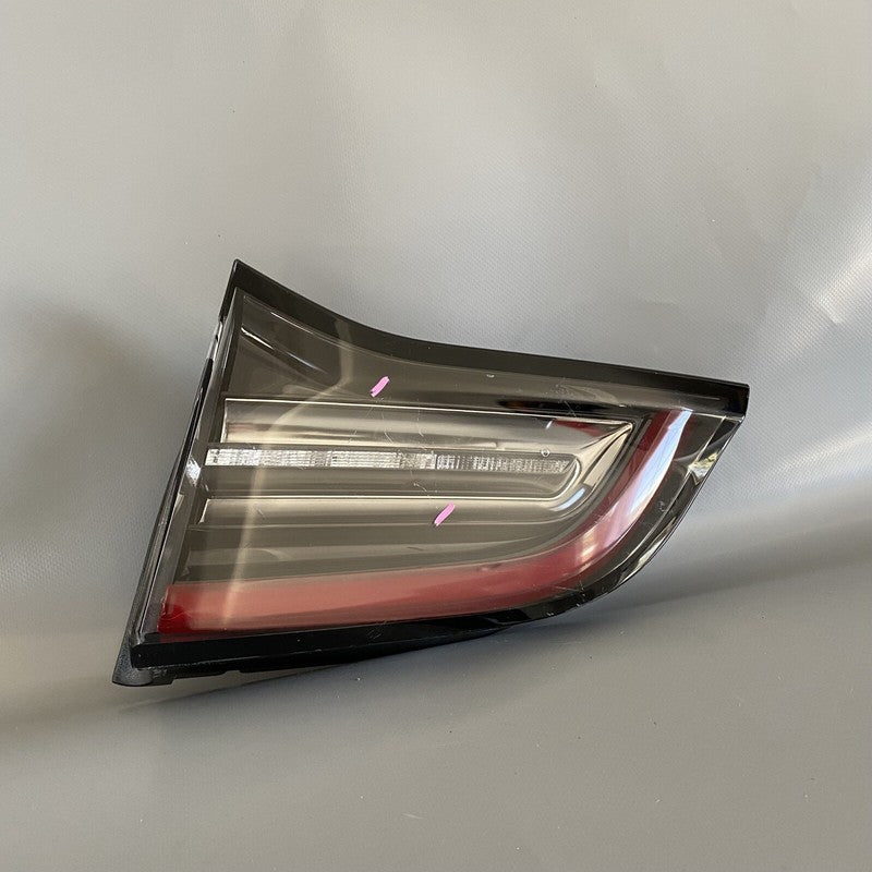 1077402-00-F TESLA MODEL 3 TAIL LIGHT INNER RIGHT SIDE 1077402-00-F 2017 2018 2019 2020 OEM