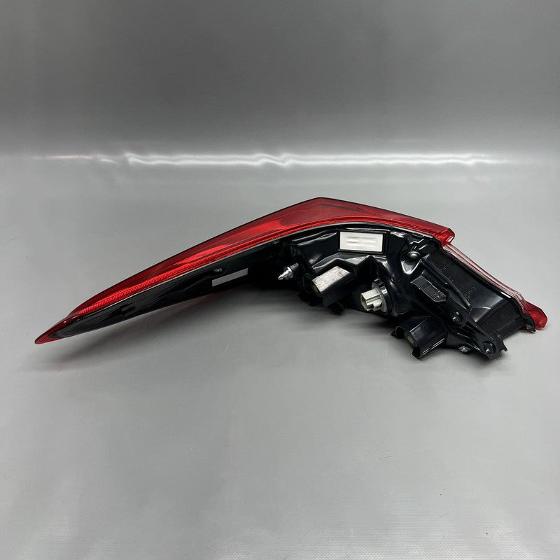 TOYOTA CAMRY TAIL LIGHT RIGHT PASSENGER 2025 2026 OEM