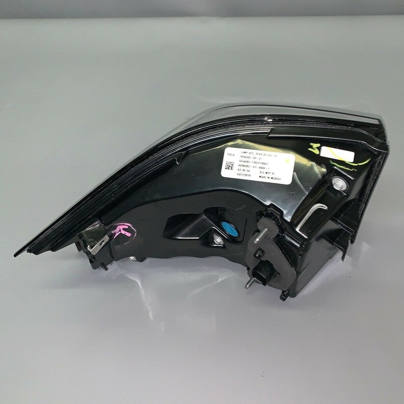1034333-00-A TESLA MODEL X TAIL LIGHT RIGHT PASSENGER SIDE 2015 2016 2017 2018 2019 OEM