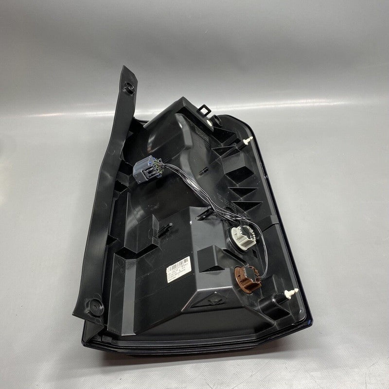 EH22-13405-AA LAND ROVER DISCOVERY 4 TAIL LIGHT LEFT DRIVER EH22-13405-AA 2014 15 2016 DAMAGED