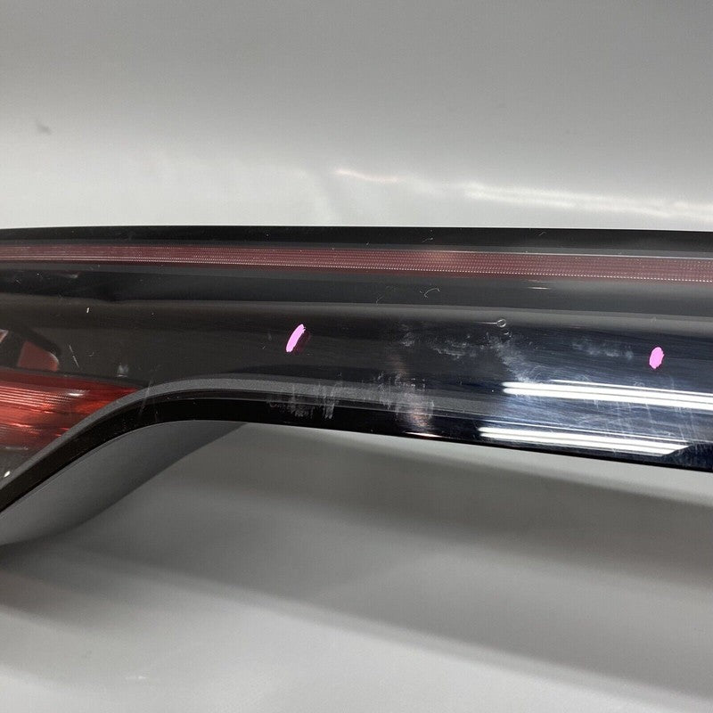 9Y0945081Q PORSCHE CAYENNE TRUNK CENTER TAIL LIGHT LED 2019 2020 2021 OEM 9Y0945081Q