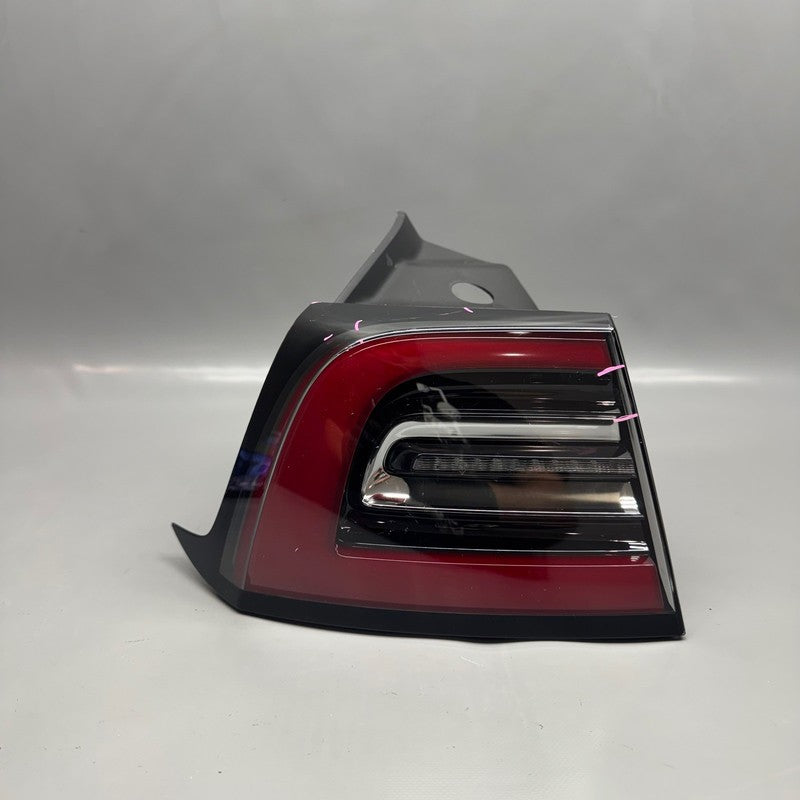 TESLA MODEL 3 TAIL LIGHT LEFT DRIVER 2017 2018 2019 2020 2021 2022 202