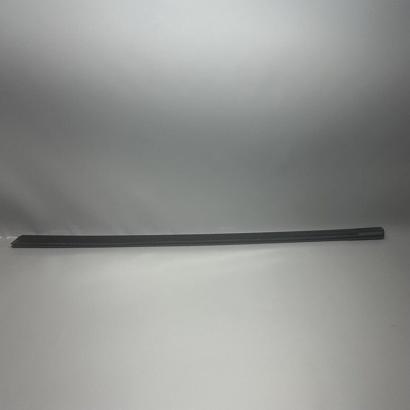 1495711-00-D TESLA MODEL Y DOOR WINDOW MOLDING RIGHT FRONT 2020 2021 22 2023 OEM 1495711-00-D