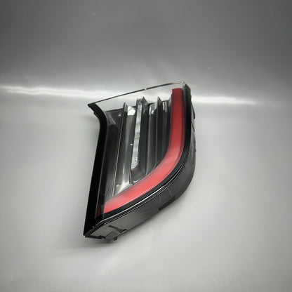 1502088-00-B TESLA MODEL Y LIFTGATE TAIL LIGHT LEFT DRIVER 2020 21 22 2023 OEM 1502088-00-B