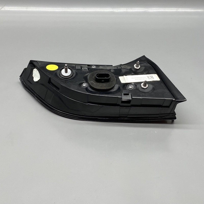 TESLA MODEL Y TAIL LIGHT TRUNK RIGHT PASSENGER 1502089-00-B 2020 21 22