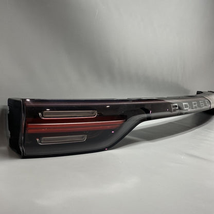 9Y0945081Q PORSCHE CAYENNE TRUNK CENTER TAIL LIGHT LED 2019 2020 2021 OEM 9Y0945081Q