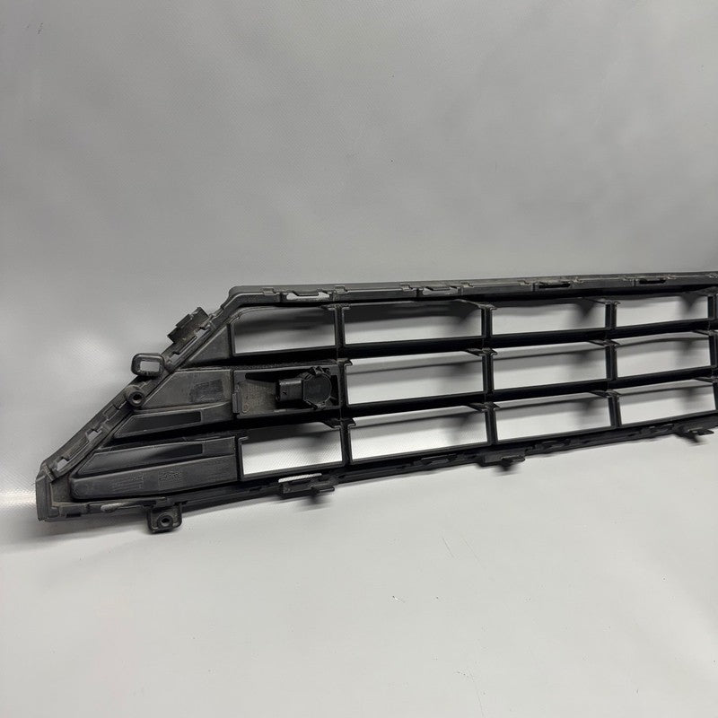VOLVO XC60 FRONT BUMPER LOWER GRILLE 2018 2019 2020 2021 OEM 32296070