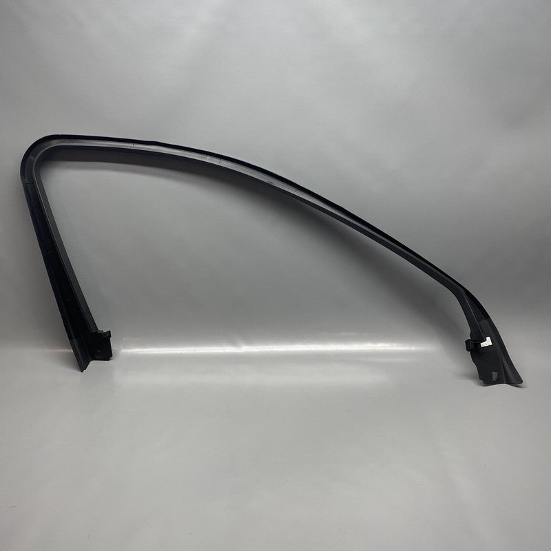 80A867610 AUDI Q5 DOOR WINDOW FRAME TRIM RIGHT FRONT 80A867610 2018 2019 2020 OEM
